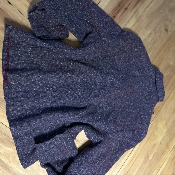 L.L. Bean medium wool nylon silk blazer. In excellent condition. Burgundy color - Picture 11 of 11